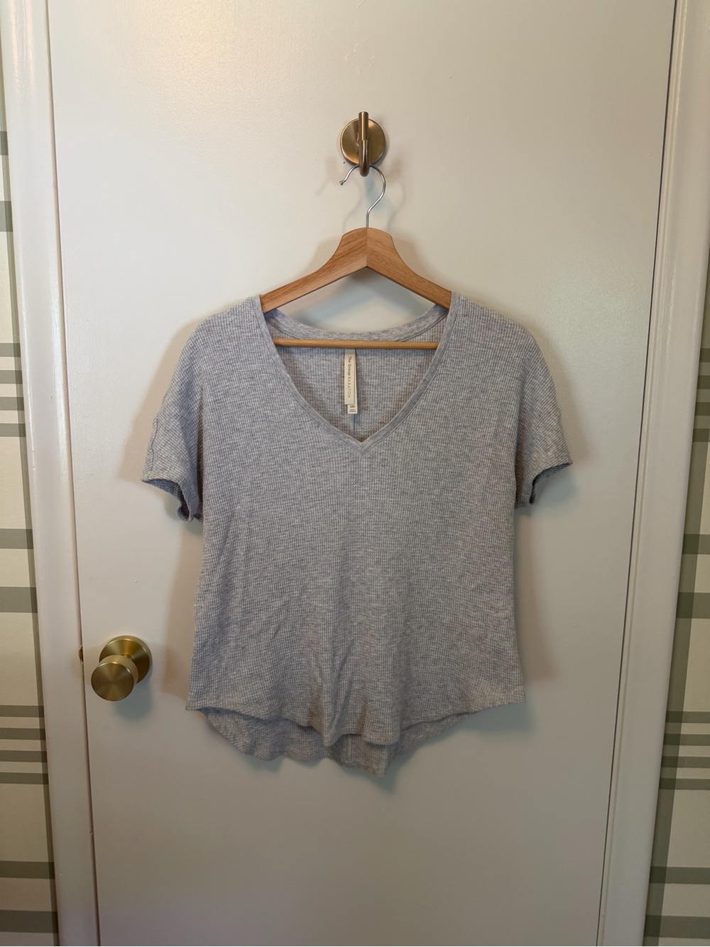 Aritzia Babaton Light Gray V-Neck Women's Top